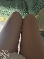 乱伦表妹)表妹给我拍腿照 趁表妹睡觉 进入她房间脱她衣服偷拍她的胸。1