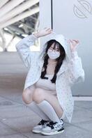 白色吊带小腿袜2