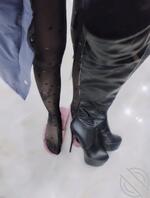 偷玩妈妈丝袜长靴0