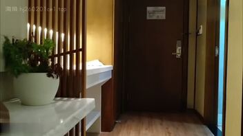 好久未见的小情人，刚见面就开始了