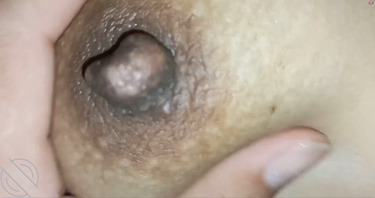 原创真实全程玩弄醉酒老妈的骚逼奶子,最后口爆加内射一共泄了两次。0