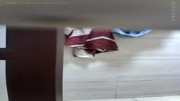 偷拍妈妈洗澡