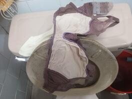 妈妈骚内衣，绿母挂马桶玩法1