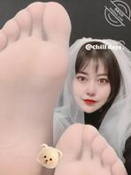 有看着狱卒丝足脚底射屏意淫的哥哥嘛