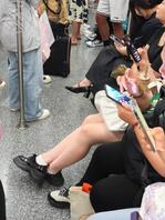 街拍尾随抄底美少妇