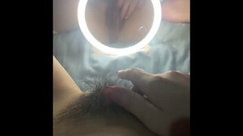 骚母狗发骚自摸 受不了