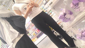 偷拍紧身裤美女2