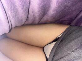 趁我妈熟睡溜进房间偷拍的，45岁熟女，有多少人摸过睡着的老妈的？