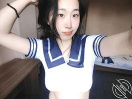 小表妹和男友出去开房发来自拍，淫荡而又年轻的肉体想被更多人爱抚插入0