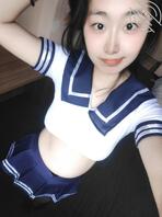 小表妹和男友出去开房发来自拍，淫荡而又年轻的肉体想被更多人爱抚插入2