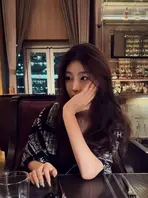 上海大二舞蹈生【刘静雯】泄密，妥妥反差骚逼被带到男厕所和车库连续猛操！0