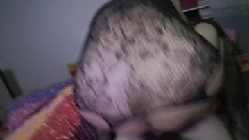 黑丝骚阿姨女上