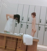 澡堂子发现不一样的几个骚货2