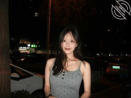 母狗裸舞，爸爸们还想看什么呀，发在评论区，母狗都会满足爸爸的1