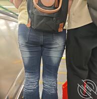 女大学生紧身牛仔裤1