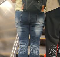 女大学生紧身牛仔裤2