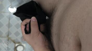 浴室打胶女同事内衣1