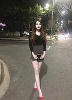 每次看到姐姐发朋友圈的美照，鸡吧就好硬啊 每次都穿得好骚，姐姐是做会计的1