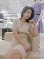 沙发上狠日少妇