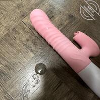 舔妈妈的自慰棒，射在了上面2