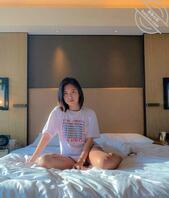 给小姨子买了一台iPhone，终于操了小姨子！2