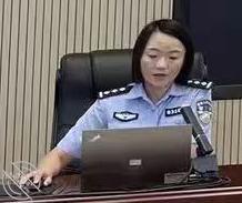 我是绿毛龟，这是我妻子的制服自拍，你们喜欢这种制服诱惑吗？2