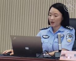 我是绿毛龟，这是我妻子的制服自拍，你们喜欢这种制服诱惑吗？