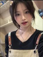 烧鸡表妹每天发自己的烧腿诱惑我，真想狠狠舔这烧脚，足交，