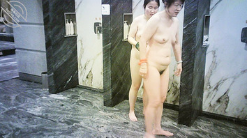 【原创】澡堂子偷拍！！母女秀1