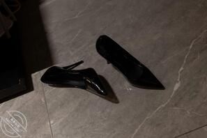 小姨诱人的丝袜腿0