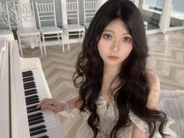 大家好，我是小母狗朱子怡，这是我小号，那个号被封了呜呜呜