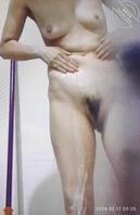 偷拍丈母娘洗澡，有视频不会发