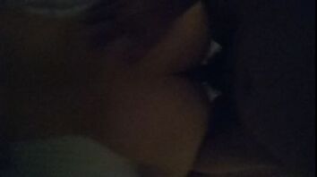 后入娇小少妇最后射了一背