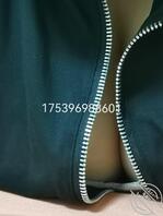 人妻偷拍，从这乳沟来看，奶子目测不小啊！0