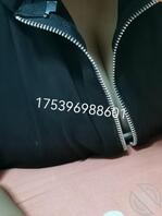 人妻偷拍，从这乳沟来看，奶子目测不小啊！2