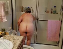 （真实原创）68岁丰满奶奶洗澡前1