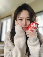 美枝 推特微博露脸反差婊母狗 微博露脸骚女 摆拍性感照流出，长腿嫩胸 各个都是好身材！0