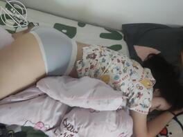 《真实原创》偷拍自己老婆，大家一起在下面评论分享，私我可互换视频