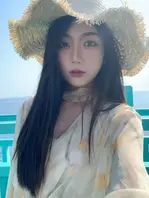 全网都在扒“是个神仙”的底裤——抖音号、推特、小号连同“starluck”“碳水王子”被翻了个底朝天。这位突然窜上热搜的神秘人，到底是何方神圣？网友一边考古一边惊呼：这瓜越啃越上头。2