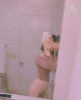 女儿情趣装小骚货，抓着屌一顿吸，黑丝美腿张开猛操，扶着屁股后入輸出0