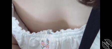 搬，地铁上的美乳