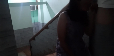 在老小区楼道直接开干