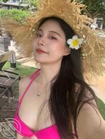 这样的泳装美女喜欢吗？比基尼配大白奶子。