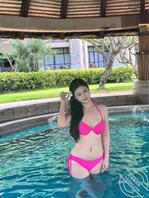 这样的泳装美女喜欢吗？比基尼配大白奶子。2