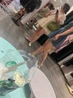 偷拍系列：商场里的逛街母狗，骚的很1