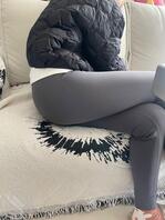 婶婶39岁我27岁，叔叔长年在外地，好想操婶婶的骚逼啊，你们说有机会吗？1