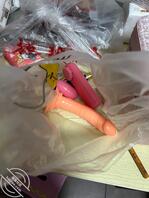 在我大学妹妹的房间发现了她自慰的工具,我该高兴还是难过?0