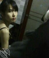 你们要看偷拍她洗澡的视频？1