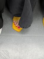 大红色的脚指甲0