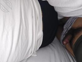 姐姐睡着了，但是不敢动她，现在话都不敢和她说，1